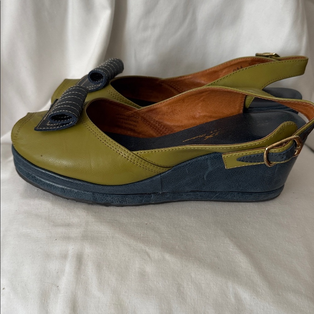 RE-MIX Olive Green Peep Toe Sandals with Bow Accent SIZE 9 - Picture 4 of 8